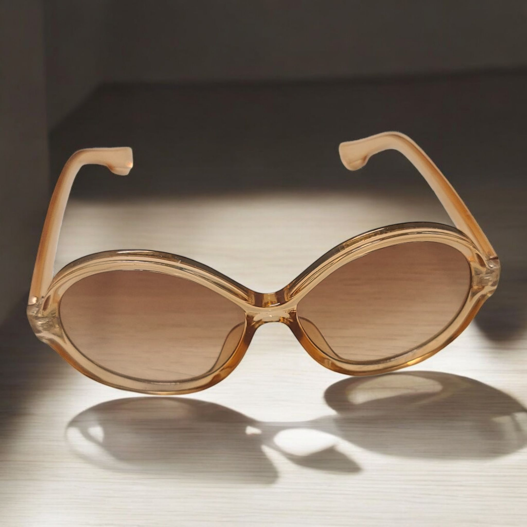 Oversized retro shades