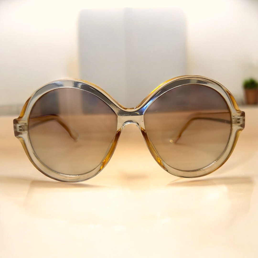 Oversized retro shades